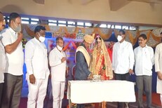 आधी दादांचा वाढदिवस, मग आमच्या अक्षता !  बारामतीत रंगली ‘एका केकची गोष्ट’