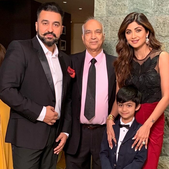 राज कुंद्राने 2003 मध्ये कविता कुंद्राशी लग्नं केलं होतं. मात्र 2006 मध्ये तिच्याशी तलाक घेतला होता. आणि 2009 मध्ये अभिनेत्री शिल्पा शेट्टीसोबत लग्न केलं होतं. एक शॉल विक्रेता राज आज एक अरबपती आहे. मात्र राजच्या अटकेमुळे त्याने पोर्नोग्राफीसारख्या चुकीच्या मार्गांचा अवलंब करून हा पैसा मिळवल्याच्या चर्चा आत्ता सुरु आहेत. 
