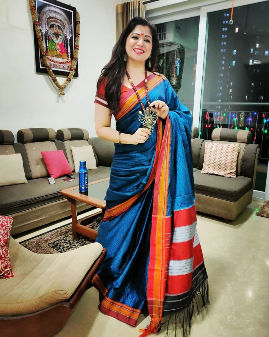 दिपाली सध्या चित्रपटांत जास्त दिसत नाही. मात्र सोशल मीडियावर सक्रिय असते.