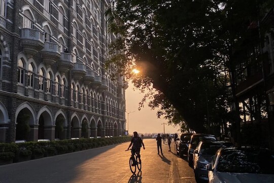 Maharashtra unlock: 22 जिल्ह्यांनी घेतला मोकळा श्वास; मुंबई, ठाणे unlock कधी?