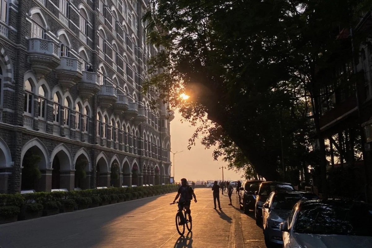 Maharashtra unlock: 22 जिल्ह्यांनी घेतला मोकळा श्वास; मुंबई, ठाणे unlock कधी?