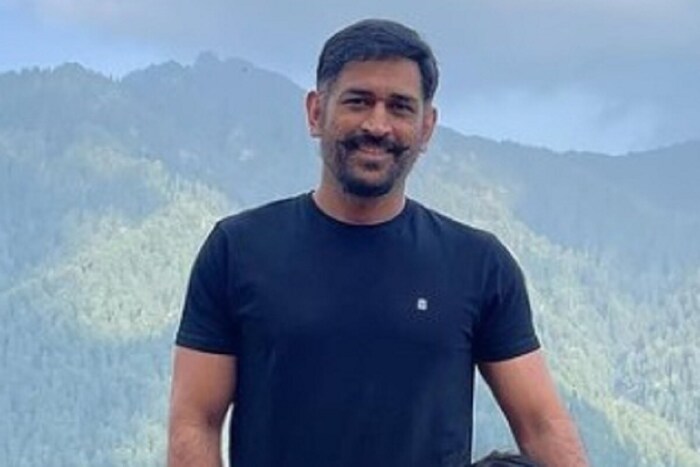 धोनीच्या कॅप्टनसीमध्ये चेन्नई सुपर किंग्सनं 25 एप्रिल 2010 रोजी आयपीएल सिझन 3 चे विजेतेपद पटकावले. ते चेन्नईचे पहिले आयपीएल विजेतेपद होते. ज्या तारखेला धोनीनं हे विजेतेपद पटकावले त्या तारखेची बेरीज देखील सात आहे. (Sakshi Dhoni/Instagram)