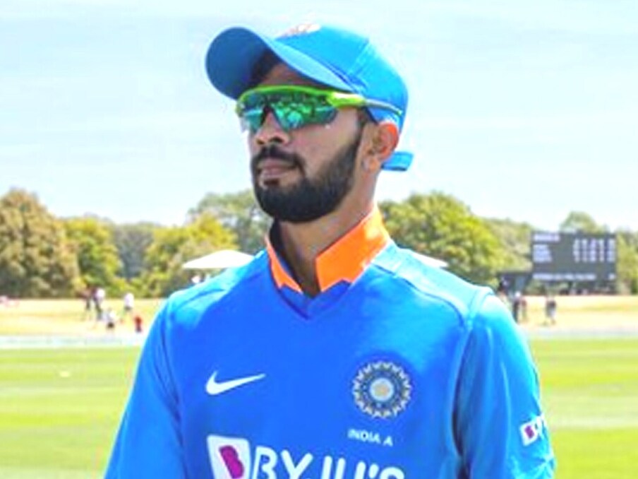 पृथ्वी शॉ (Prithvi Shaw) याने सर्वाधिक 84 रनची खेळी केली. तर हार्दिक पांड्याने 79 रन केले. मनिष पांडे 53 रन करून आऊट झाला. ऋतुराज गायकवाडनेही 75 रन करून वनडेमध्ये आपल्या पदार्पणाचा दावा ठोकून दिला आहे. 