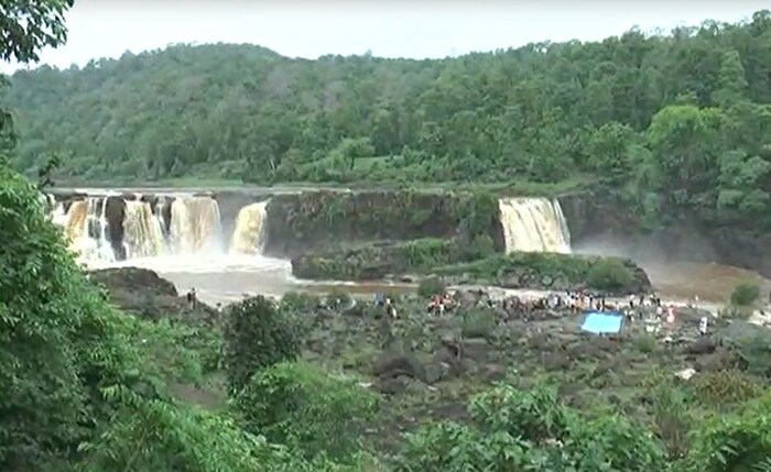  दुसर्‍या लाटेदरम्यान गुजरातमध्ये कोरोनाचा प्रचंड उद्रेक झाला होता. बळींची संख्याही मोठी होती. पर्यटकांची अशी गर्दी पाहून कोरोनाची तिसरी लाट अजून मोठ्या प्रमाणात येण्याची भीती निर्माण होत आहे.