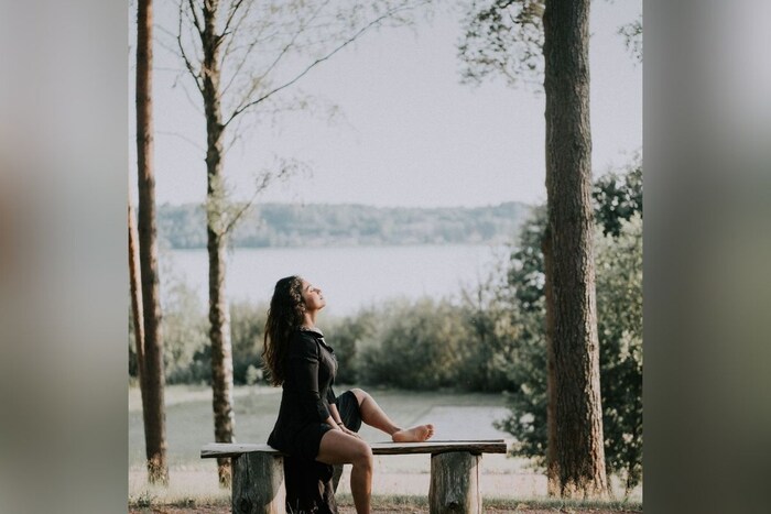 सोशल मीडियावर श्रिया फार सक्रिय असते. नेहमी तिचे फोटो सोशल मीडियावर शेअर करत असते.