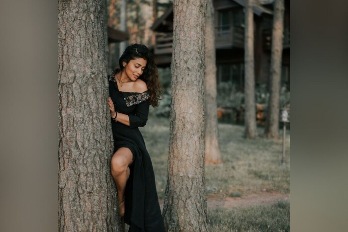 काळ्या रंगाच्या ड्रेसमधील तिचे फोटो फारच व्हायरल होताना दिसत आहेत. 