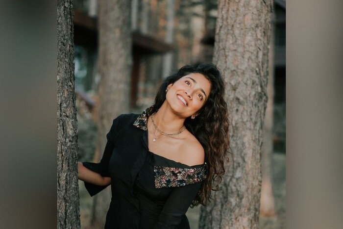 श्रिया सरन लवकरच एस एस राजामौली (SS Rajamouli) यांच्या 'आरआरआर' (RRR) मध्ये कॅमियो रोल मध्ये दिसणार आहे. याशिवाय 'गमनम', 'नरगासूरन' आणि 'तड़का' या चित्रपटात दिसणार आहे.