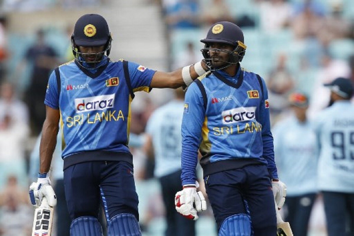 भारत-श्रीलंका यांच्यातल्या वनडे सीरिजला (India vs Sri Lanka 1st ODI) रविवार 18 जुलैपासून सुरुवात होणार आहे. तीन वनडे मॅचच्या या सीरिजमध्ये टीम इंडिया विजयाची प्रमुख दावेदार दिसत आहे. जरी टीममध्ये युवा खेळाडूंचा भरणा असला तरी कागदावर भारतीय टीमच मजबूत वाटत आहे. श्रीलंका टीमची गेल्या काही दिवसांमधली कामगिरी खराब झाली आहे. मागच्या एका वर्षात श्रीलंकेला फक्त एक वनडे, एक टी-20 आणि एक टेस्टच जिंकता आली आहे. तरीही श्रीलंकेच्या टीमला कमी लेखून चालणार नाही. घरच्या मैदानात श्रीलंका भारताला धक्का देऊ शकते. लंकेच्या टीममधले 4 खेळाडू एकटेच मॅचचा निकाल बदलवू शकतात. 