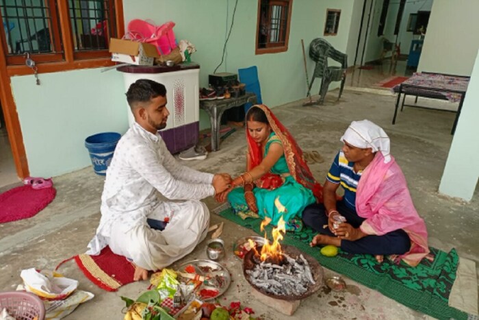 ऐश्वर्याची दुसऱ्या पत्नीने असा दावा केला आहे की, कॅन्टीनमध्ये सामान घेताना तिची तरुण सुनील प्रसाद महतोशी ​​ओळख झाली. नंतर दोघे मित्र बनले आणि शेवटी प्रेमात पडले. ऐश्वर्याने नंतर नवऱ्याला घटस्फोट दिला आणि कानपूरमधील एका मंदिरात 2019 मध्ये सुनील प्रसादसोबत लग्न केले. नंतर ती कानपूरमध्ये राहू लागली. तिचा दावा आहे की जम्मूहून रजेवर आल्यानंतर सुनील तिच्या घरी आला आहे व तो तिथेच राहतो.