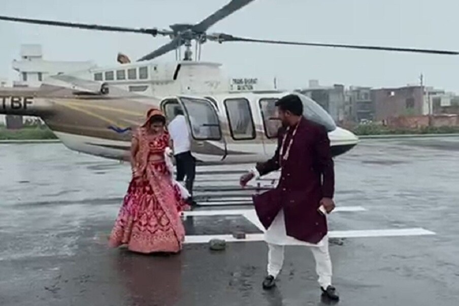 माझ्या पत्नीचं म्हणजे मुनीशच्या आईचं स्वप्न होतं की तिचा धाकटा मुलगा हेलिकॉप्टर मधून तिच्या सुनेला घरी घेऊन यावा. ते स्वप्न मुनीशने पूर्ण केलं. 