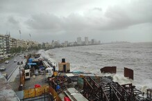 धुवांधार पावसामुळे समुद्र खवळला; मुंबईच्या मरीन ड्राइव्हच्या रस्त्यावर आलं पाणी