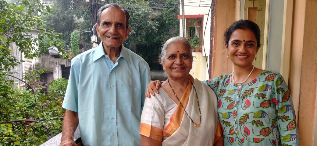अमृताने संदेश कुलकर्णी यांच्यासोबत विवाह केला होता. अनेक चित्रपटांसाठी त्यांनी एकत्र काम केलं आहे.