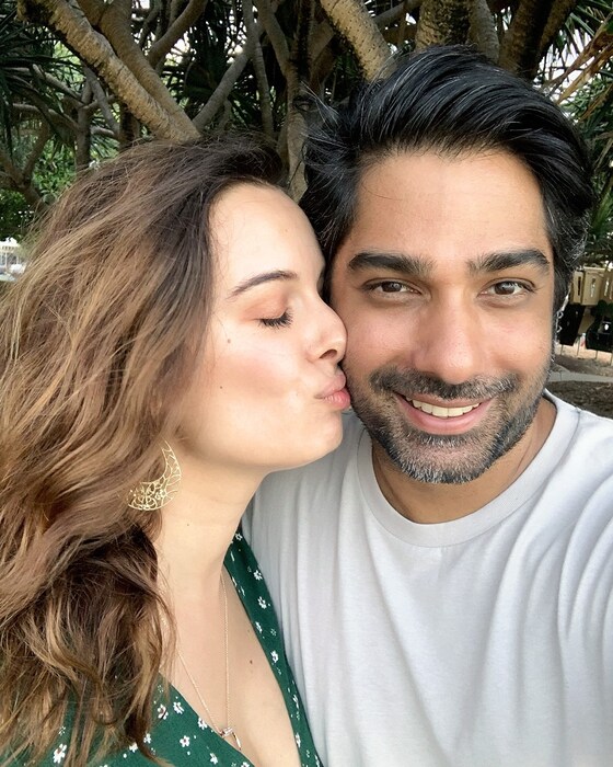 ‘नौटंकी साला’, ‘ये जवानी है दिवानी’, ‘यारियां’, ‘मैं तेरा हीरो’, ‘जैक एंड जिल’ आणि ‘साहो’ या चित्रपटांत एव्हलिन दिसली होती.