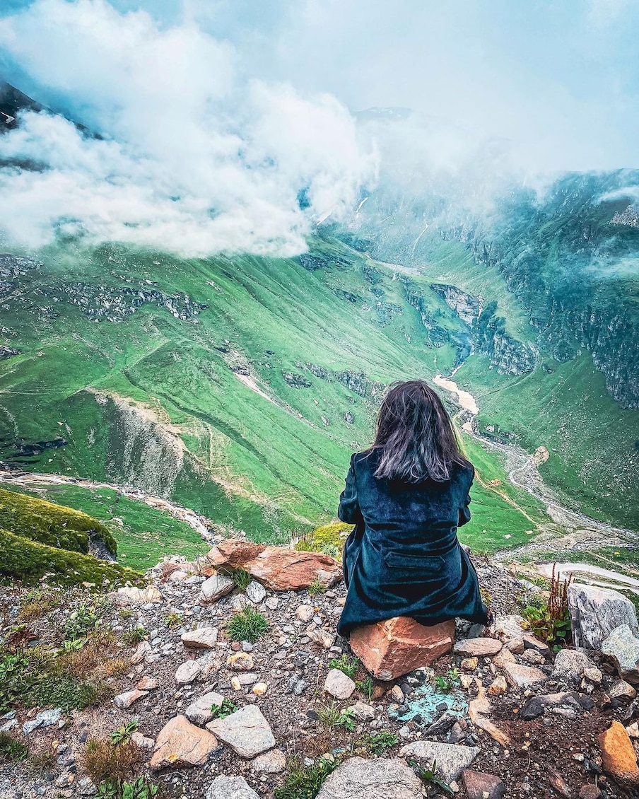 मिताली सोशल मीडियावर फार अॅक्टिव्ह असते. 