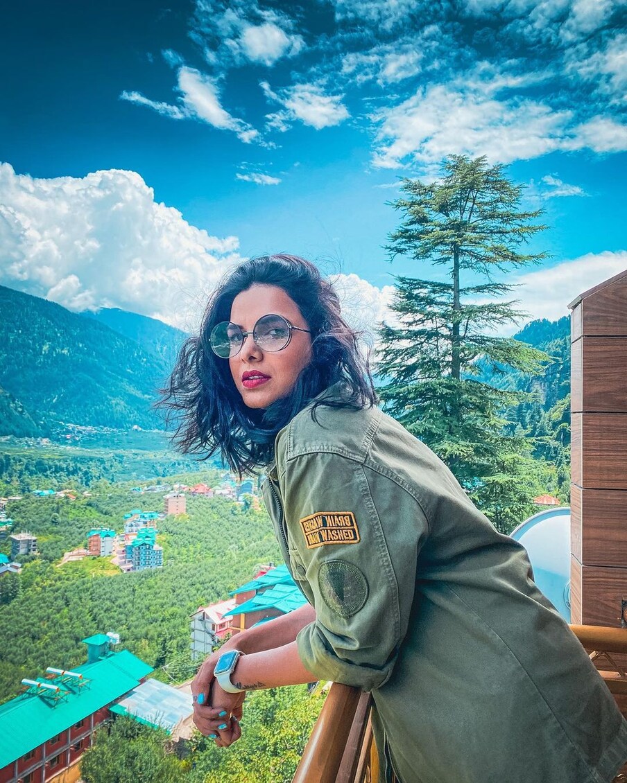 तिच्या अनेक अपडेट्स ती सोशल मीडियावर देत असते. जानेवारी महिन्यात सिद्धार्थ आणि मितालीने लग्न केलं होतं. 