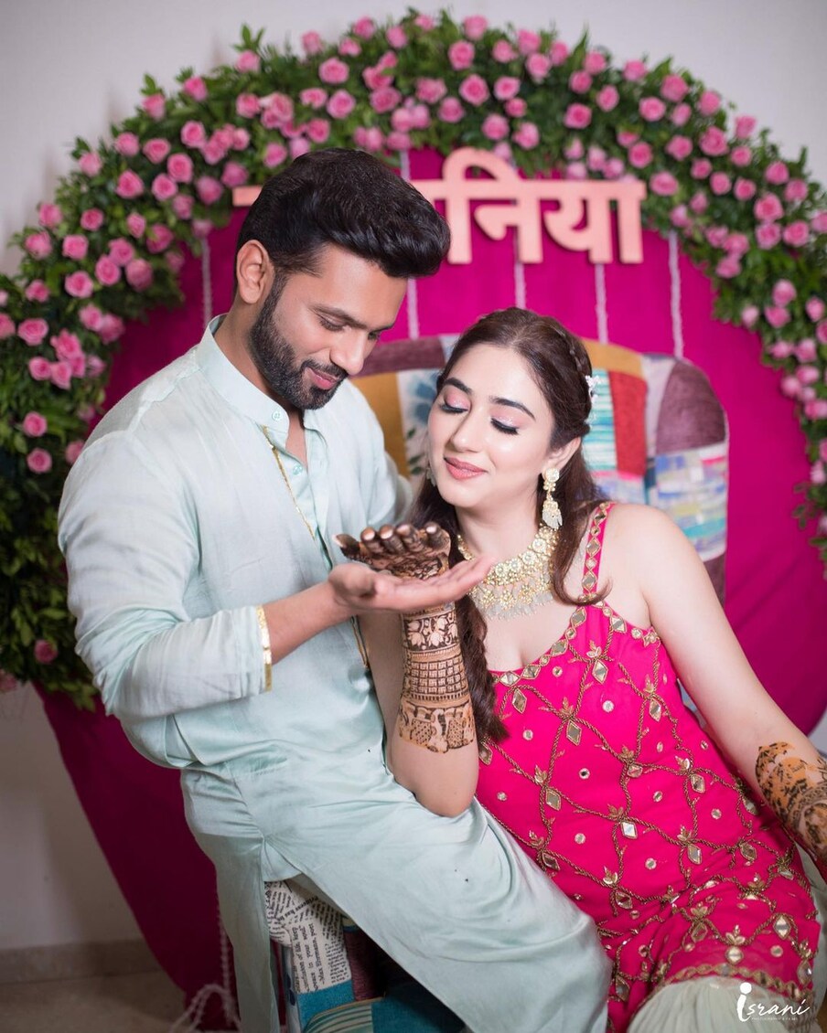दिशा आणि राहुल लग्नाआधी सुंदर मेहंदी सोहळा रंगला होता.