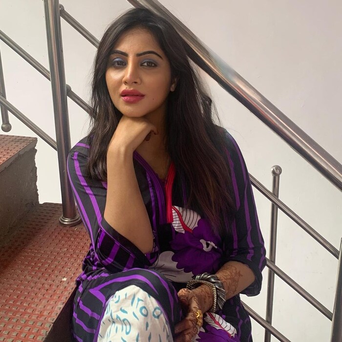 “मी केआरकेला फोन करुन सलमानची माफी मागण्यास सांगितलं होतं. परंतु त्यानं मला फेटाळून लावलं. सध्या तो स्वत:च्याच मस्तीत आहे. पण लवकरच कळेल त्याला तो काय चूक करतोय ती.”