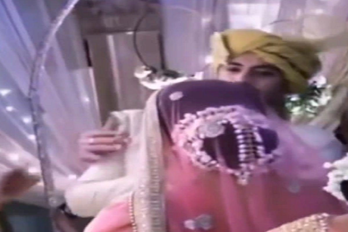 नवरीला पाहताच सुटला नवरदेवाच्या मनावरचा ताबा; स्टेजवरच ढासळला तोल आणि...; VIDEO VIRAL