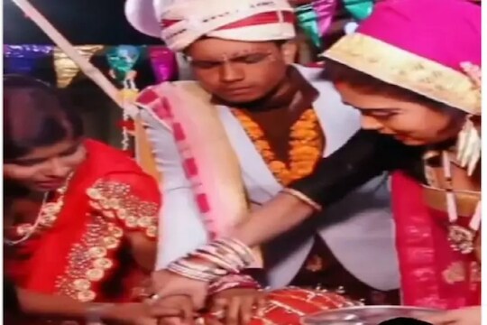 VIDEO- नवरीचे नखरे पाहून नवरदेवाची सटकली; भरमांडवात जे केलं ते पाहून वऱ्हाडी शॉक