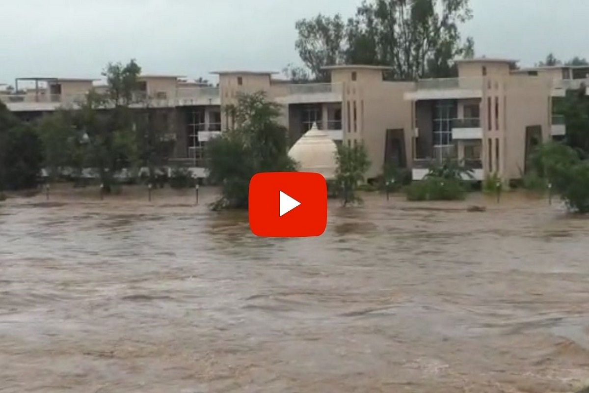 VIDEO: उल्हास नदी शेजारील बंगले पाण्यात बुडाले, बचाव आणि मदतकार्य सुरू