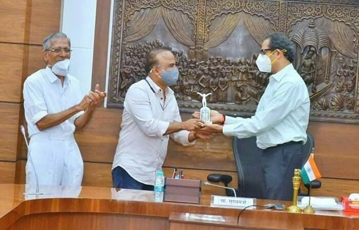 या सोहळ्यास सोनी मराठी वाहिनीचे बिजनेस हेड अजय भाळवणकर, क्रिएटिव्ह हेड अमित फाळके निर्माता दिग्दर्शक प्रसाद ओक, अभिनेत्री प्राजक्ता माळी यांच्यासह हास्यजत्राच्या टिमधील वनिता खरात, दत्तात्रय मोरे, अमीर हडकर, चेतना भट, शिवाली परब, पृथ्वीक कांबळे, ओंकार राऊत, ओंकार भोजणे, पंढरीनाथ कांबळे आदी उपस्थित होते.
