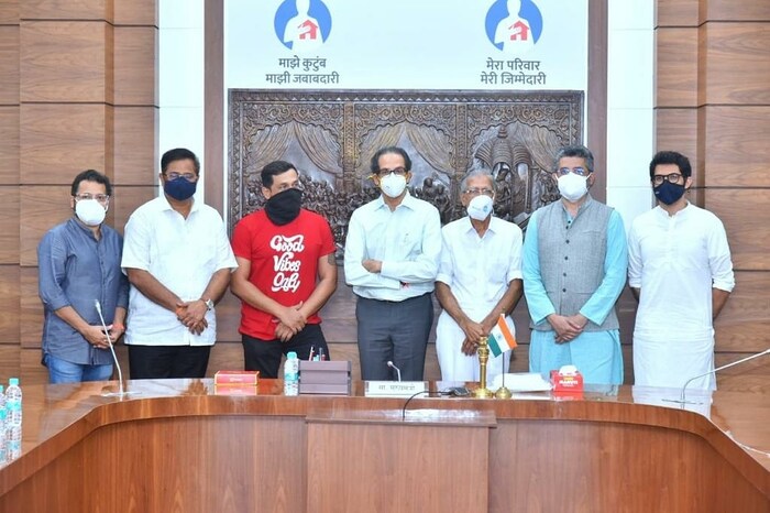 दररोजच आम्ही त्याचा विचार करतो. निर्बंध कुणालाच आवडत नाही. पण निर्बंध, नियमावली यामुळे आणि आजारानंतर अनेकांना निराशा ग्रासते. त्यावेळी विनोदाचे महत्व पटते. 