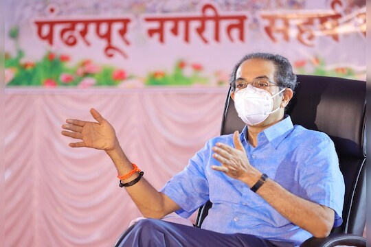 ''पंढरपुरात पुन्हा एकदा भक्तीसागर भरु दे, कोरोनाचं संकट नष्ट होऊ दे''; मुख्यमंत्री उद्धव ठाकरेंचं विठुराया चरणी साकडं