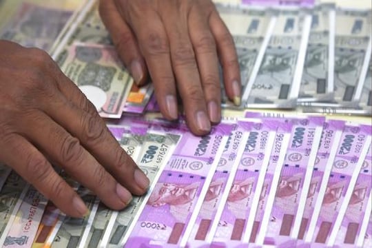  पोलिसांनी तपास सुरू केला. त्यात असं आढळलं, की डॉक्टर ज्या व्यक्तीशी तरुणी म्हणून बोलत होते, ती तरुण नसून तरुण होता