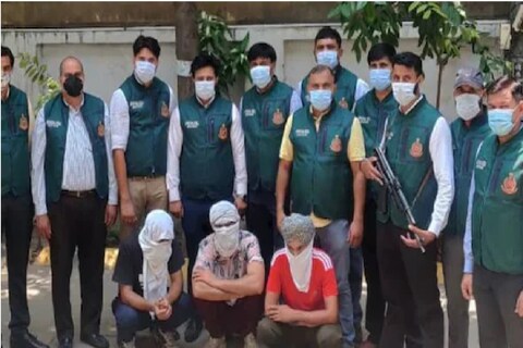 दिल्ली पोलिसांच्या विशेष शाखेनं 300 किलोपेक्षाही अधिक ड्रग्ज जप्त केले असून त्याची बाजारातील किंमत ही 2500 कोटींपेक्षाही अधिक असल्याची माहिती आहे.
