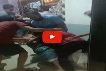 VIDEO: डोंबिवलीत शुल्लक कारणावरुन सोसायटीतील नागरिकांत तुंबळ हाणामारी VIDEO: डोंबिवलीत शुल्लक कारणावरुन सोसायटीतील नागरिकांत तुंबळ हाणामारी