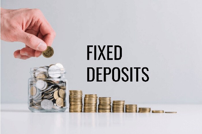 Fixed Deposit: तुम्हाला जर कमी कालावधीमध्ये चांगला रिटर्न मिळवायचा असेल तर एफडी (FD) हा देखील एक पर्याय ठरू शकतो. केवळ वर्षभराची एफडी करून तुम्हाला चांगला व्याजदर मिळवता येईल. जाणून घ्या अशा बँकांबद्दल ज्या एका वर्षाच्या कालावधीसाठी चांगला व्याजदर देत आहेत. 