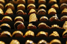 Gold price today: पुन्हा स्वस्त झालं सोनं, चांदीचीही झळाळी उतरली; इथे तपासा भाव Gold price today: पुन्हा स्वस्त झालं सोनं, चांदीचीही झळाळी उतरली; इथे तपासा भाव