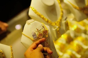 Gold Price Today: 1000 रुपयांनी स्वस्त झालं सोनं, खरेदी करण्याची सुवर्णसंधी!