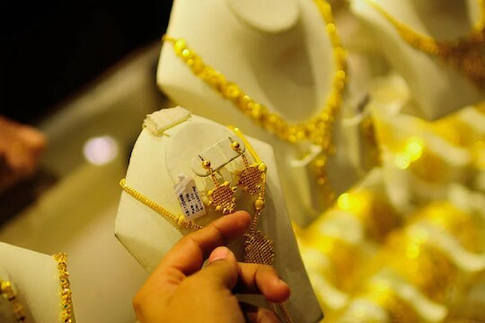 कानातले डूल, चमकी, नथ अशा हलक्या वजनाच्या दागिन्यांवर परिणाम; Gold Hallmarking चे नवे नियम लागू