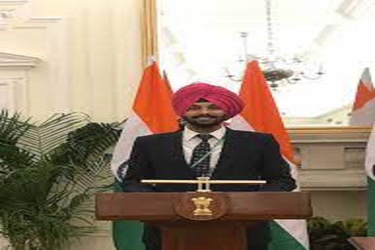 पहिल्याच प्रयत्नात टॉपर; IAS अनमोल सिंह बेदी 8 तास करायचे अभ्यास