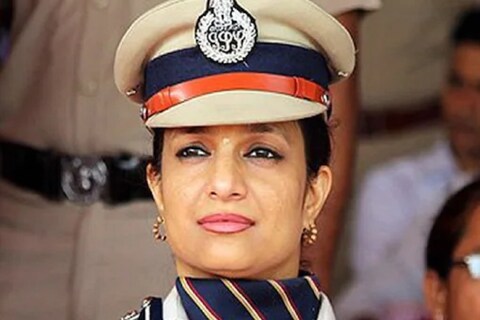 "मी आता जीवनाचं अंतिम उद्दिष्ट गाठू इच्छिते. त्यासाठी उर्वरित जीवन मला कृष्णभक्तीसाठी समर्पित करायचं आहे." - डॅशिंग IPS ऑफिसर म्हणून नावलौकिक असणाऱ्या भारती अरोरा यांनी केलाय स्वेच्छानिवृत्तीचा अर्ज