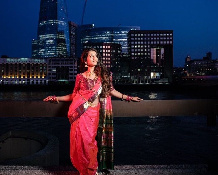 चित्रपट, नाटक आणि मालिकांसोबतच ती सोशल मीडियावर देखील प्रचंड सक्रिय असते.