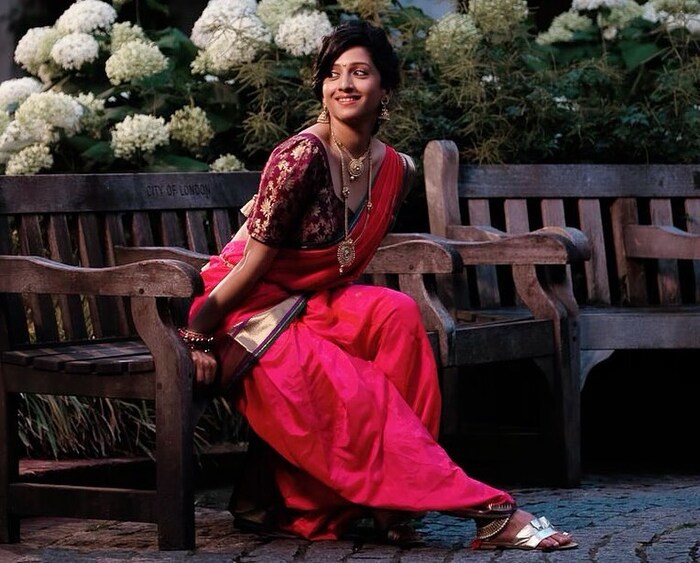 ग्लॅमरस फोटो आणि व्हिड़ीओंच्या माध्यमातून ती कायम चर्चेत असते.