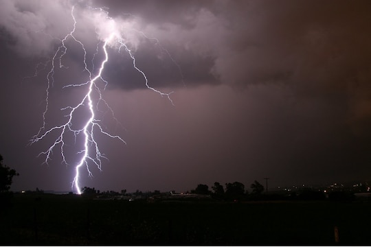 Explainer: आकाशात कशी होते वीज तयार?, काय आहे त्यामागचं विज्ञान; विजांचे प्रकार किती?, कसा करायाचा विजांपासून बचाव?, वाचा सविस्तर