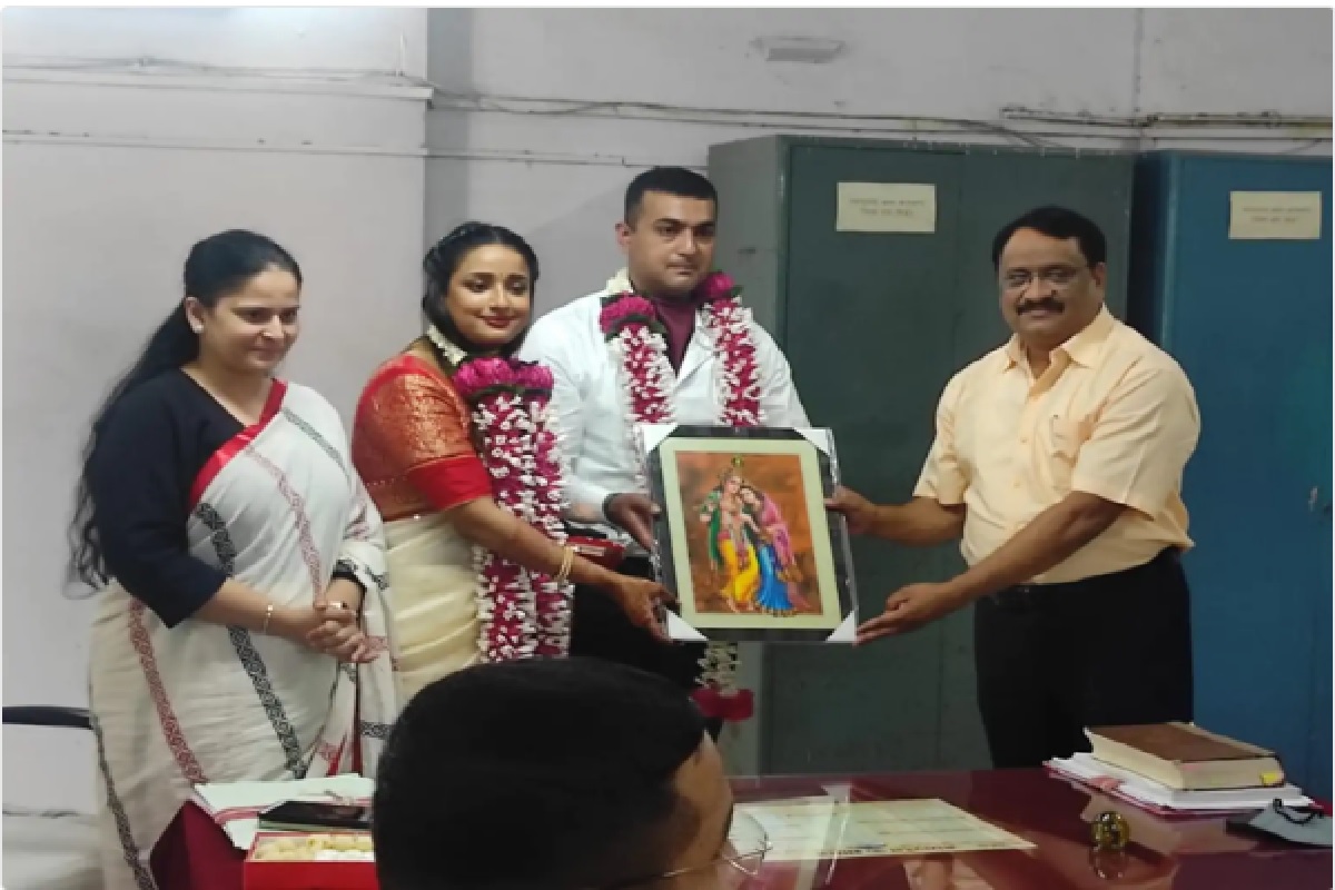 ना भपका, ना बडेजाव! फक्त 500 रुपयांत झालं लग्न; कोरोनाकाळात मेजर आणि मॅजिस्ट्रेटचा अनोखा आदर्श