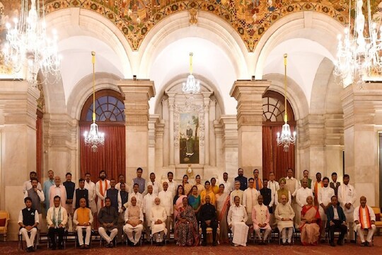 केंद्रीय मंत्रिमंडळात नारळ दिलेल्या रविशंकर प्रसाद आणि प्रकाश जावडेकरांच्या खांद्यावर लवकरच महत्त्वाची जबाबदारी सोपवणार