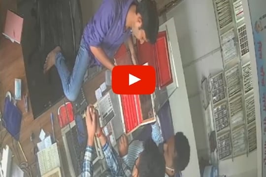VIDEO: नागपुरात ज्वेलर्सवर दरोडा; लुटीचा थरार सीसीटीव्हीत कैद, पाहा धक्कादायक CCTV