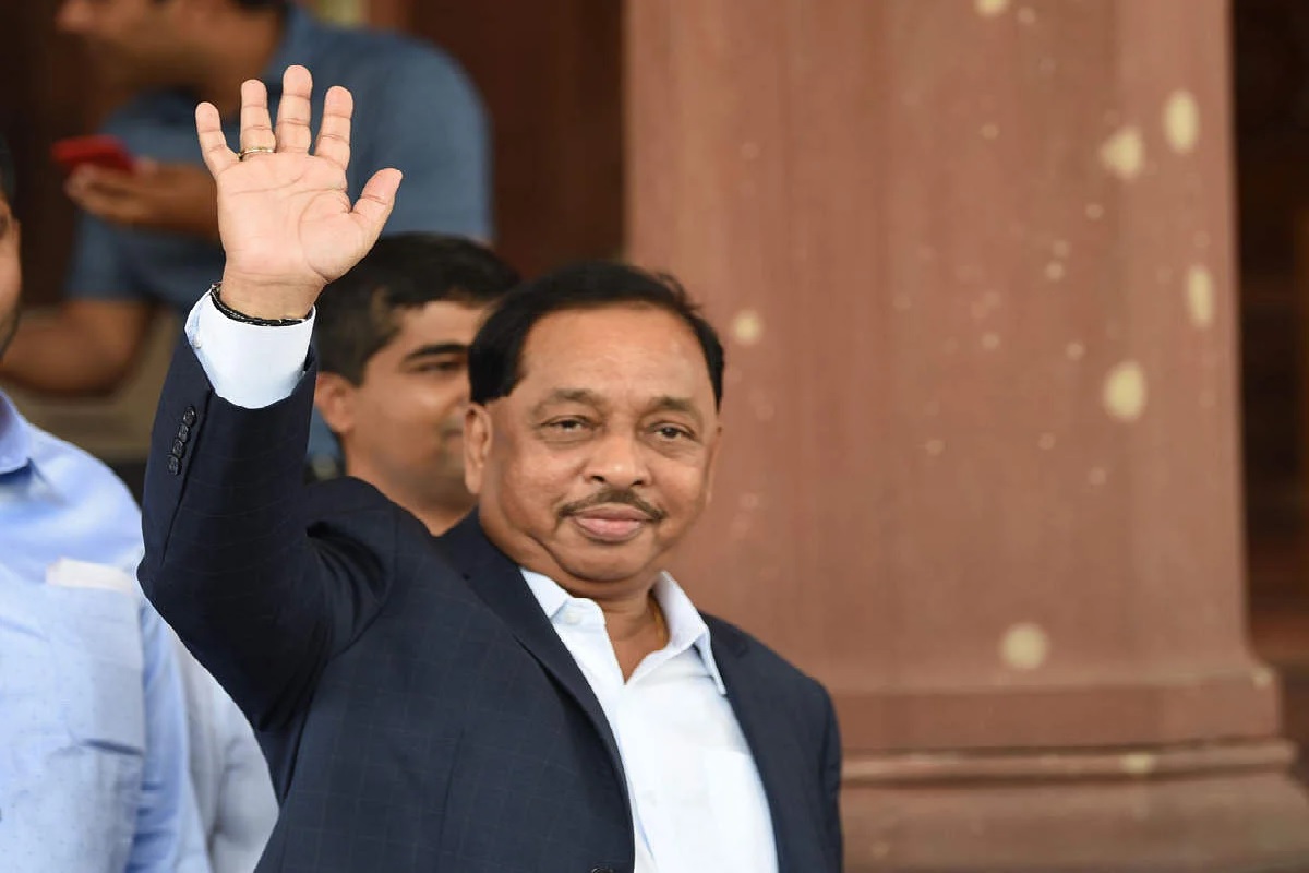 नारायण राणे यांनी काँग्रेस पक्षाला सोडचिठ्ठी देत भाजपमध्ये प्रवेश केला होता.  त्यामुळे नगरपालिकेची राजकीय समीकरणे बदलली होती.