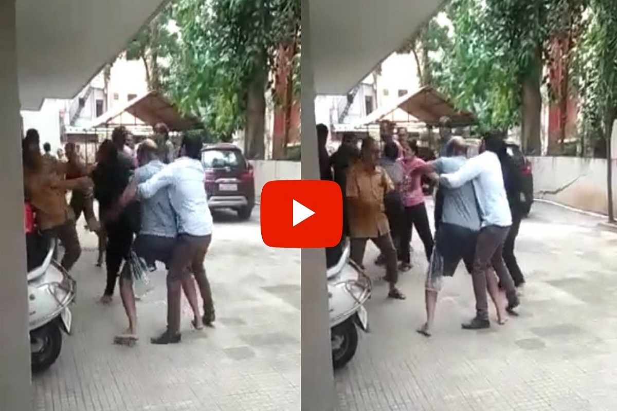 शुल्लक कारणावरून नाशकातील सोसायटीत फ्री स्टाईल हाणामारी; VIDEO VIRAL