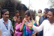 VIDEO: नुकसानग्रस्त भागाची पाहणी करताना खासदार नवनीत राणा यांना कोसळले रडू VIDEO: नुकसानग्रस्त भागाची पाहणी करताना खासदार नवनीत राणा यांना कोसळले रडू
