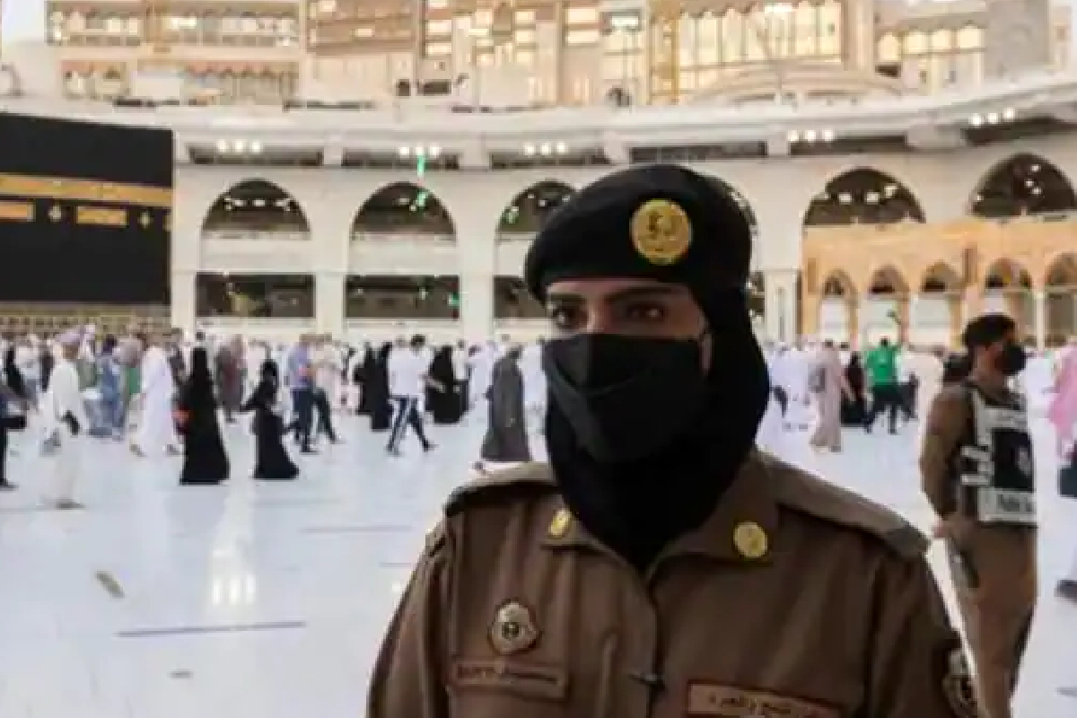 हज यात्रेत घडला इतिहास; मक्केत पहिल्यांदाच महिला रक्षक तैनात
