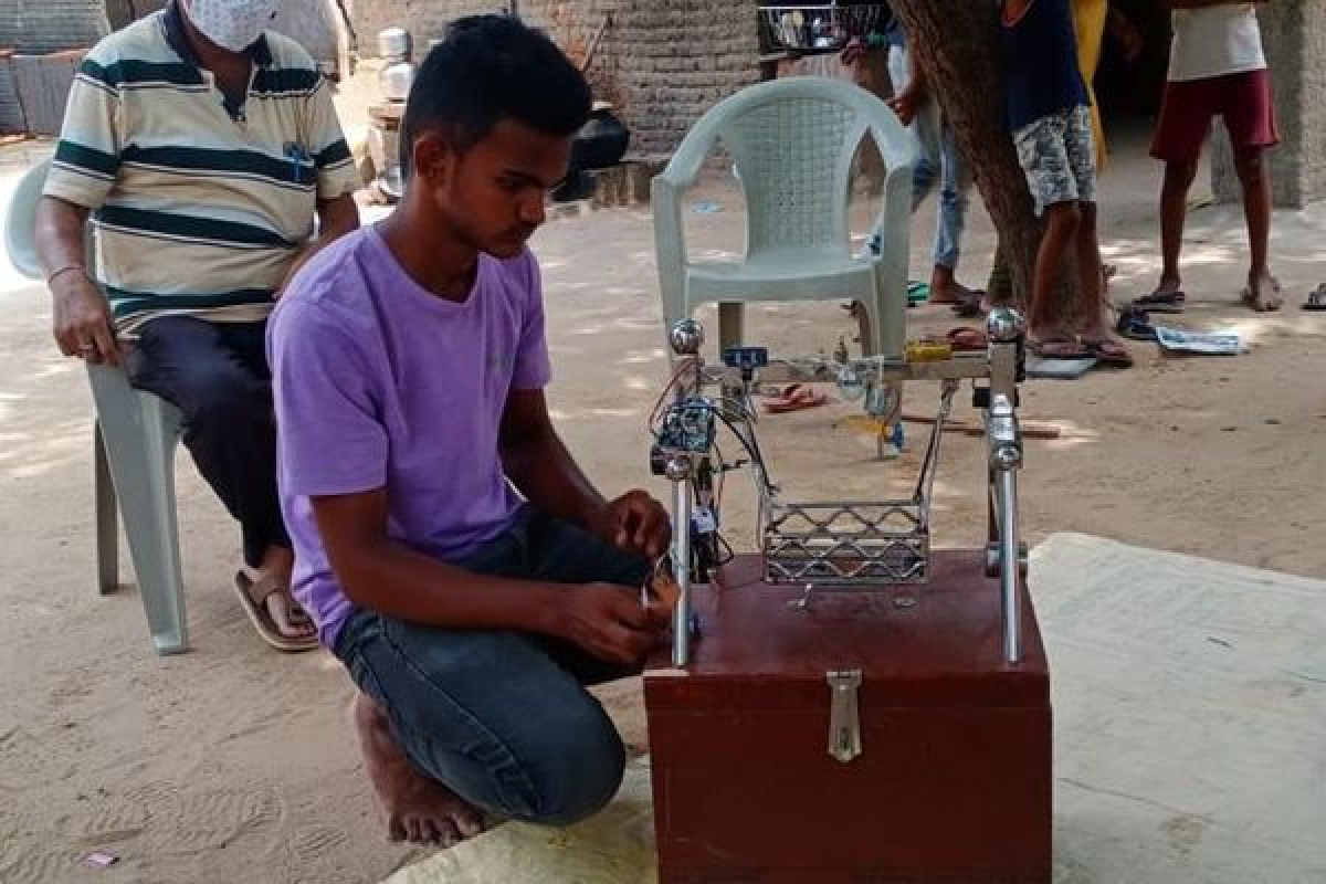 बाळ रडलं की हलतो पाळणा; पाहा भारतीय तरुणाचा अनोखा शोध