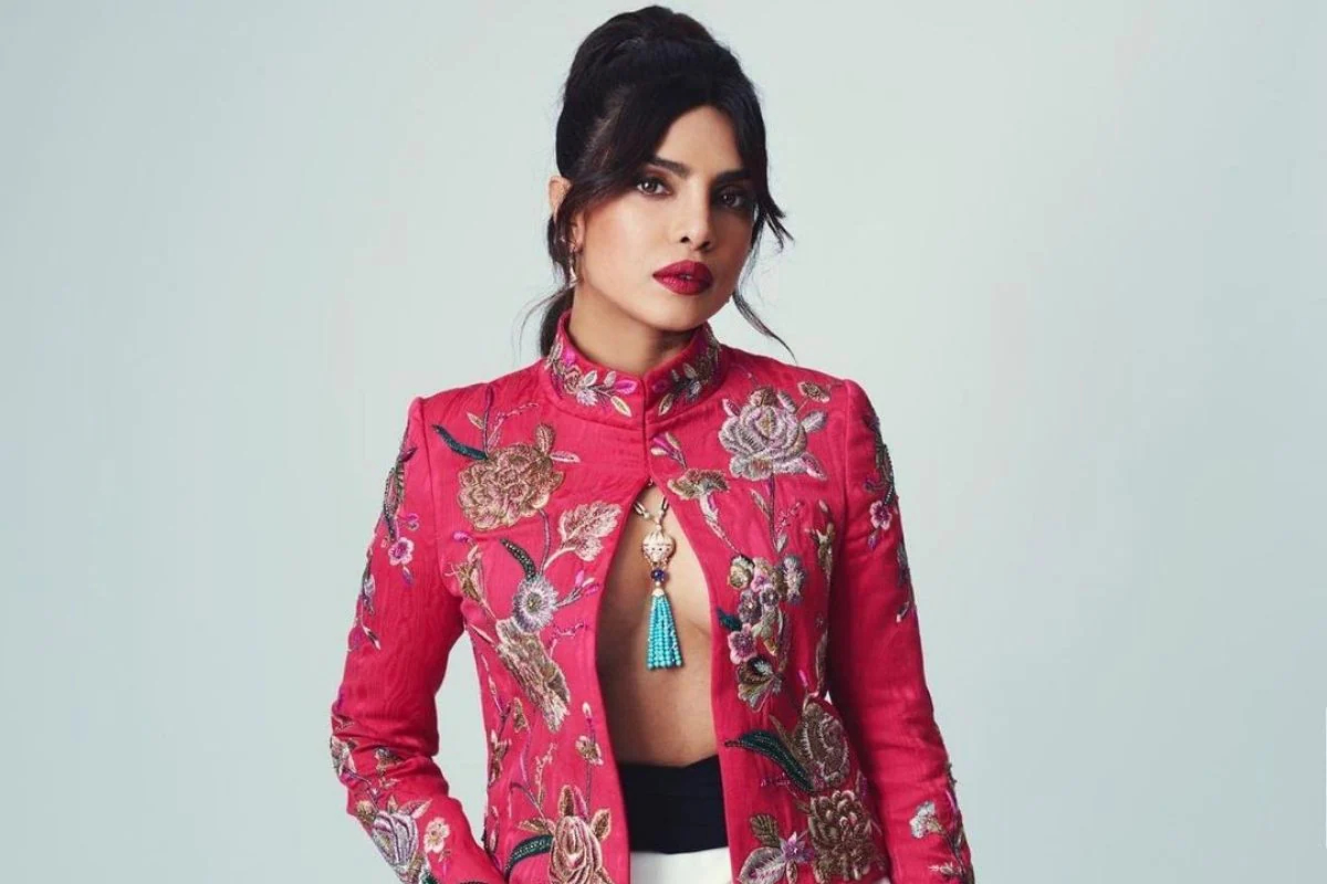 सोशल मीडियावर प्रियांकाचीच हवा; एका पोस्टसाठी मिळतं इतक्या कोटींचं मानधन