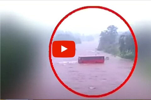 Raigad ST in Flood: रायगडमधील एसटीचा एक व्हिडीओ जोरदार व्हायरल होत आहे. एक एसटी नदीवरुन वाहत असलेल्या पुराच्या पाण्यातून चालक नेताना दिसत आहे.