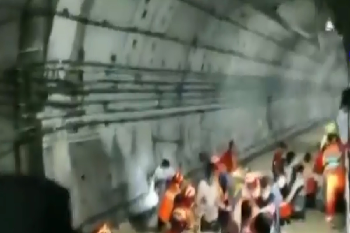 चीनमध्ये चार दिवसात पडला वर्षभराचा पाऊस, एका तासात कहऱ, पाहा Video